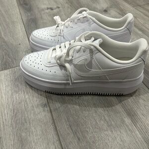 Nike women' Court Vision Alta New  size 10